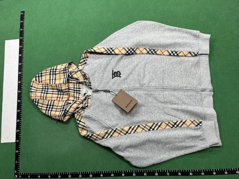 Burberry hoodie (40 CP) 